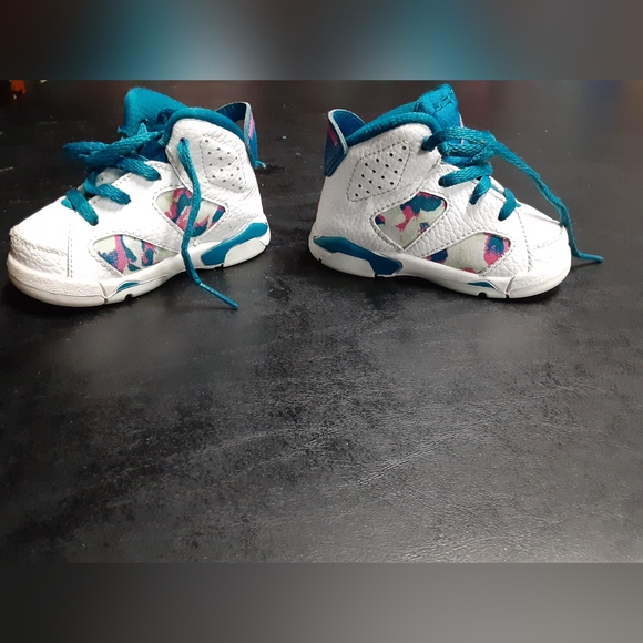 COPY - Nike Jordan's size 4c toddlers - Picture 1 of 11